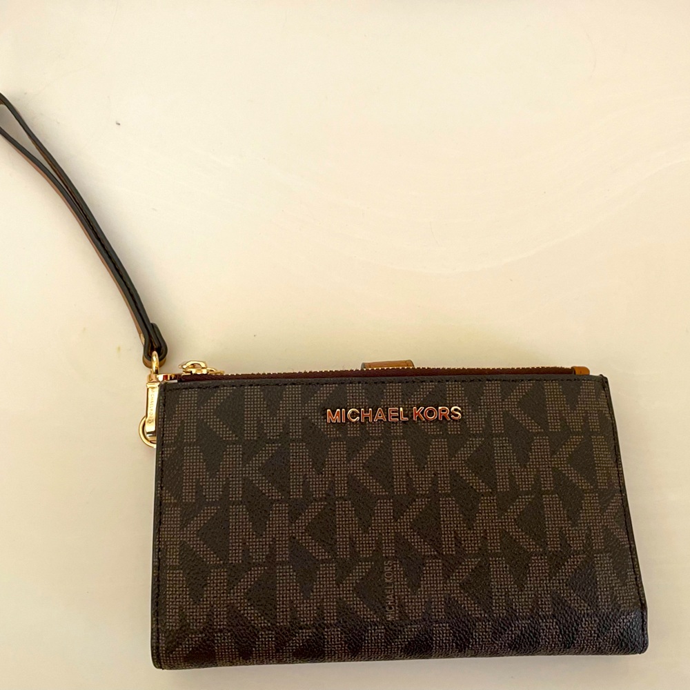 Michael Kors Smart Wallet - Brown